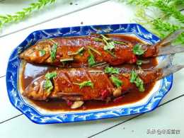 教你一道東北菜，醬燜魚的做法，不炸不煎，做出的魚鮮香不腥