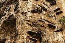 重慶巫溪懸崖上的金絲楠木懸棺群，2000年來儲存完好，價值上億
