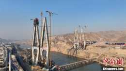甘肅首個“5G智慧橋樑”主塔封頂：融合“絲綢之路”文化特徵